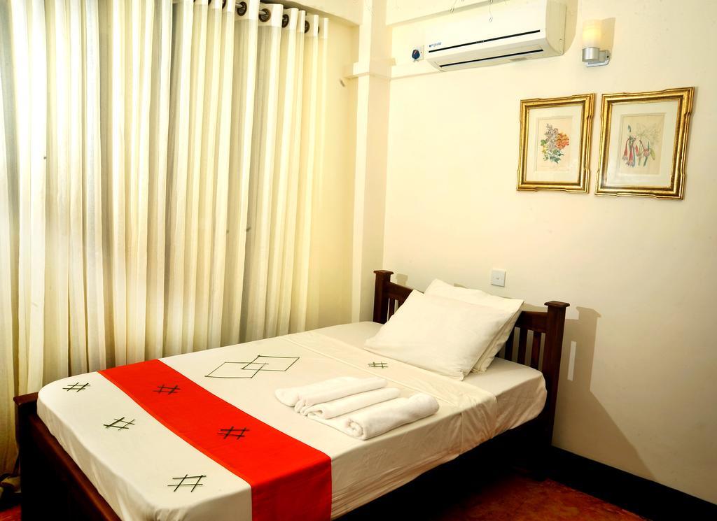 Hotel Prestige Court Residencies à Dehiwala-Mont Lavinia Extérieur photo