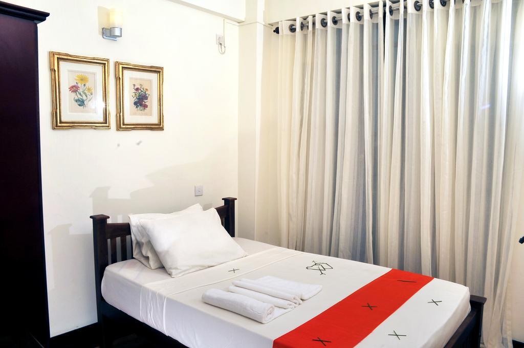 Hotel Prestige Court Residencies à Dehiwala-Mont Lavinia Extérieur photo
