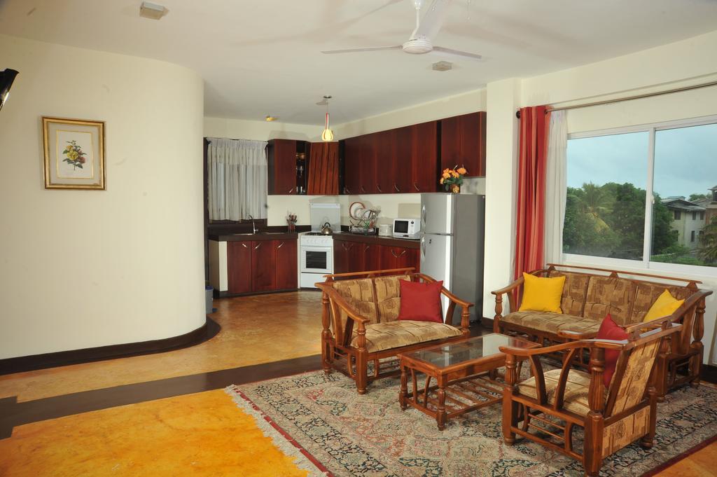 Hotel Prestige Court Residencies à Dehiwala-Mont Lavinia Extérieur photo
