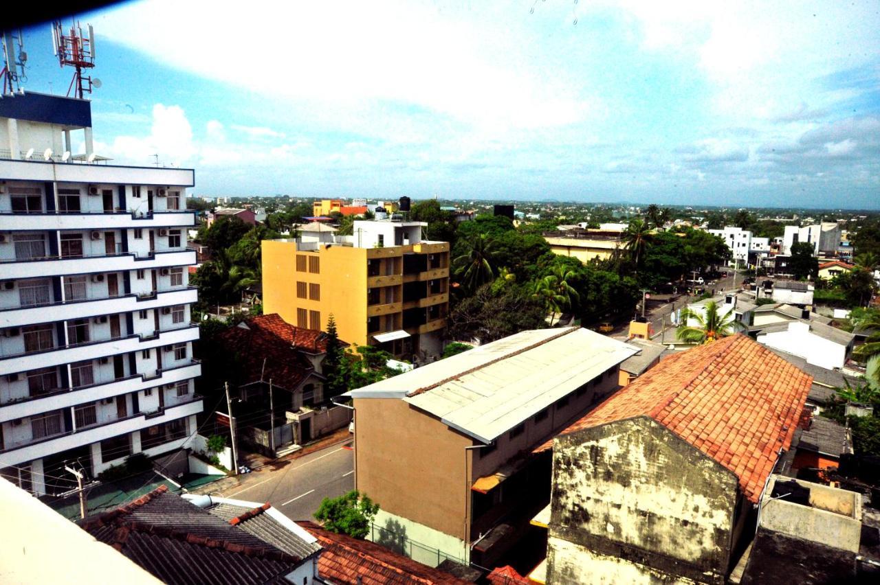 Hotel Prestige Court Residencies à Dehiwala-Mont Lavinia Extérieur photo