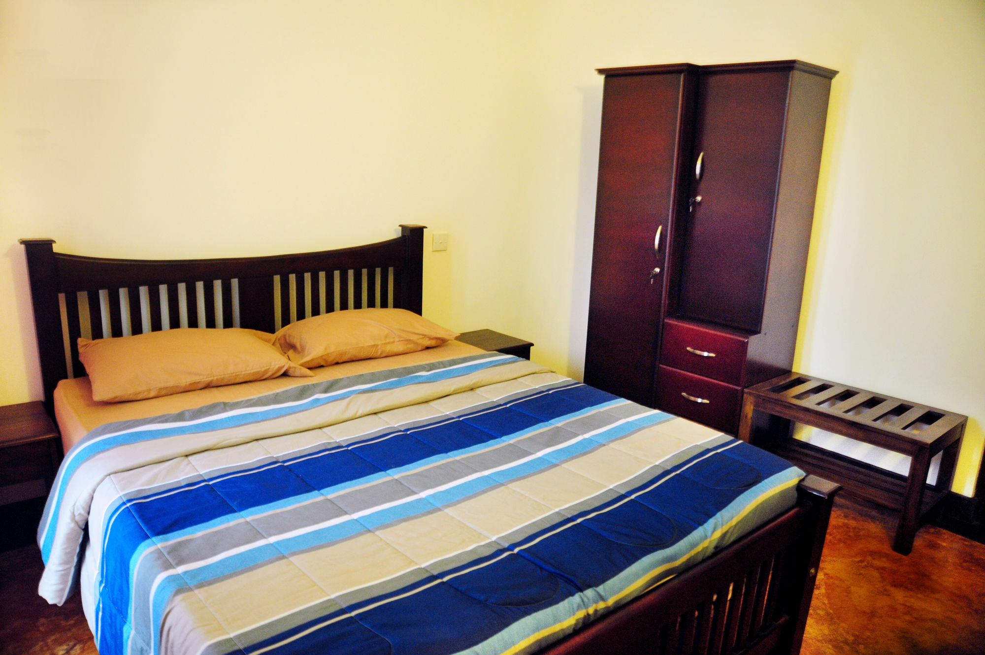 Hotel Prestige Court Residencies à Dehiwala-Mont Lavinia Extérieur photo